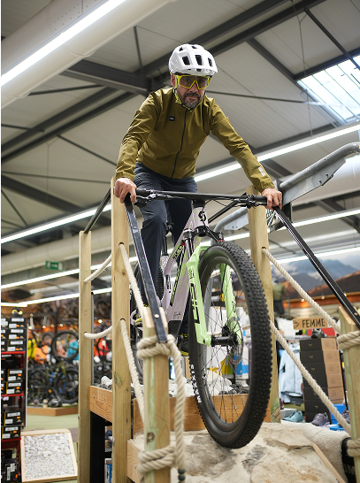 Karim, responsable cycle chez Mountain Expert Besançon