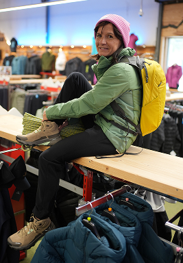 Cathy dans le rayon textile/rando Mountain Expert