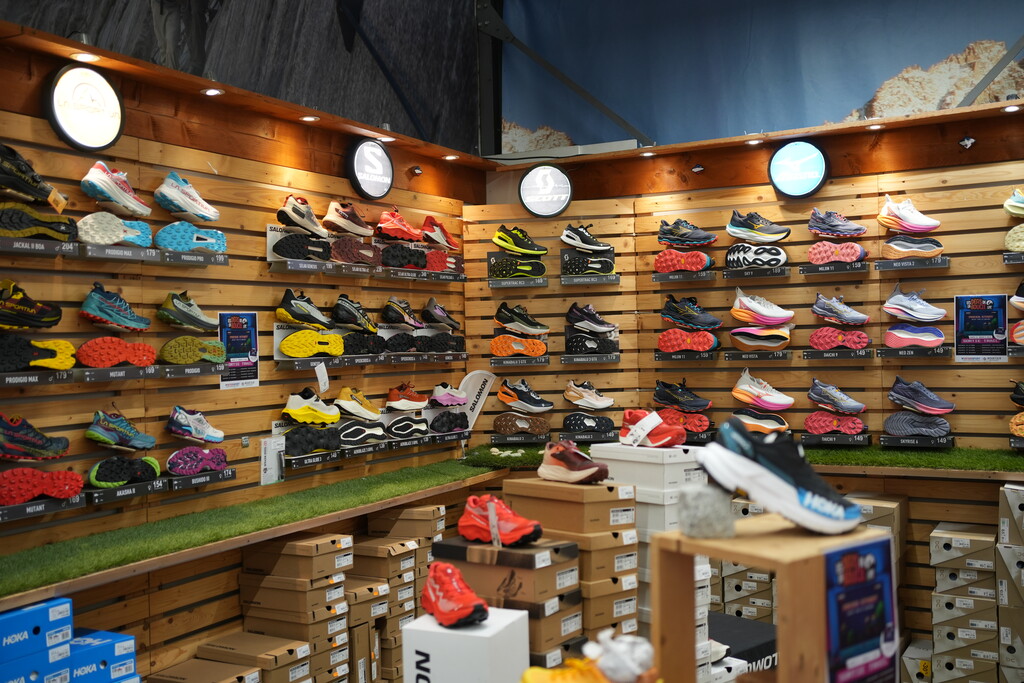 Rayon chaussures de trail du magasin Mountain Expert Besançon